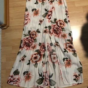 XS F21 never worn floral maxi slit skirt